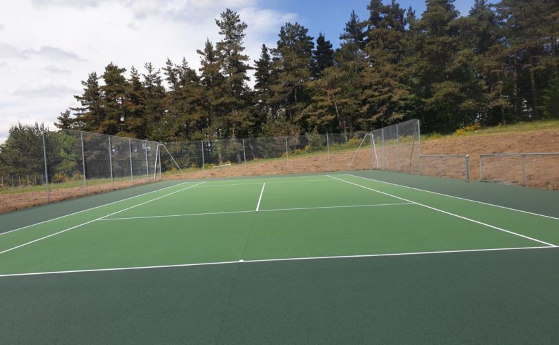 Construction d'un court de tennis en béton poreux à Nice