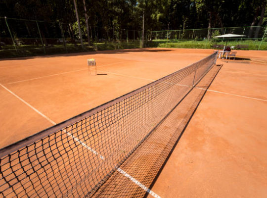 Construction d'un court de tennis à Nice