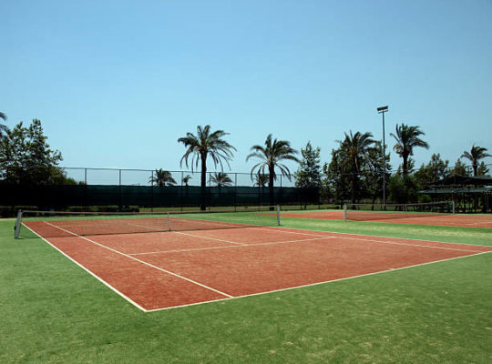 Construction d'un court de tennis à Saint-Raphaël