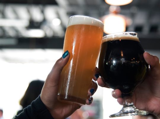 découvrez l'univers fascinant de la bière artisanale avec notre sélection de brews uniques, fabriqués avec passion. explorez des saveurs originales et des techniques de brassage innovantes qui célèbrent le savoir-faire des artisans brasseurs.