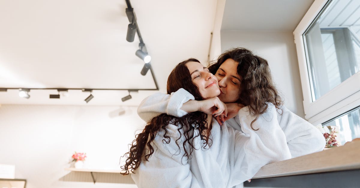 découvrez un monde de passion et de désir avec notre contenu érotique captivant. plongez dans des récits envoûtants et explorez des fantasmes à travers des histoires sensuelles qui éveillent l'imagination et stimulent les sens.