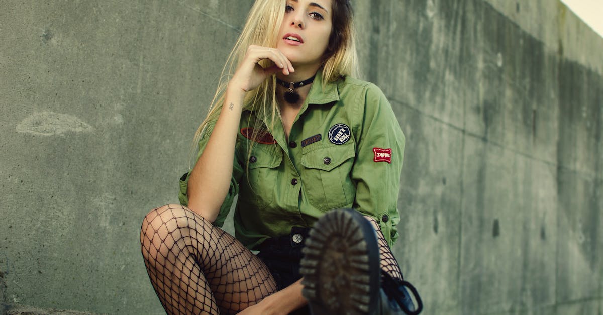découvrez nos bas résille élégants et audacieux qui ajoutent une touche de charme à toutes vos tenues. idéals pour un look sexy ou un style bohème, nos bas en filet s'adaptent à toutes les occasions. osez l'originalité avec nos modèles variés et de qualité!