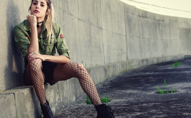 découvrez nos bas résille élégants et audacieux, parfaits pour ajouter une touche de glamour à votre tenue. offrant confort et style, nos bas en filets sont idéaux pour toutes les occasions, que ce soit pour une soirée chic ou un look décontracté. explorez notre collection maintenant!