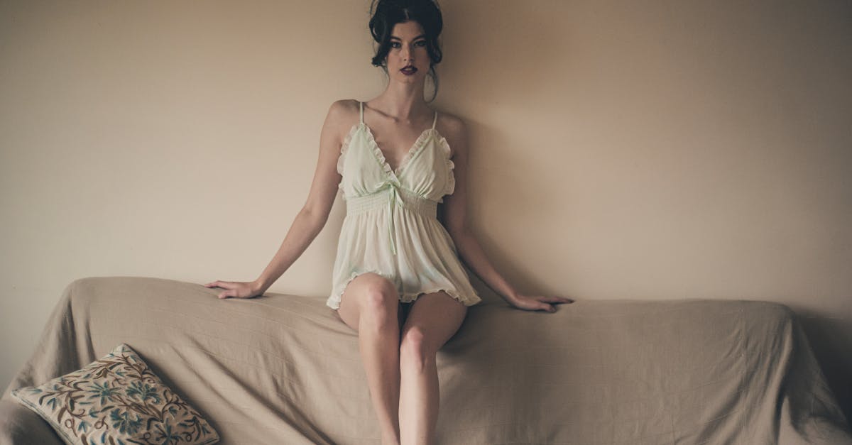 découvrez notre collection de lingerie élégante et confortable, alliant sensualité et sophistication. trouvez des ensembles qui mettent en valeur votre silhouette pour chaque occasion. lingerie raffinée pour toutes les femmes.