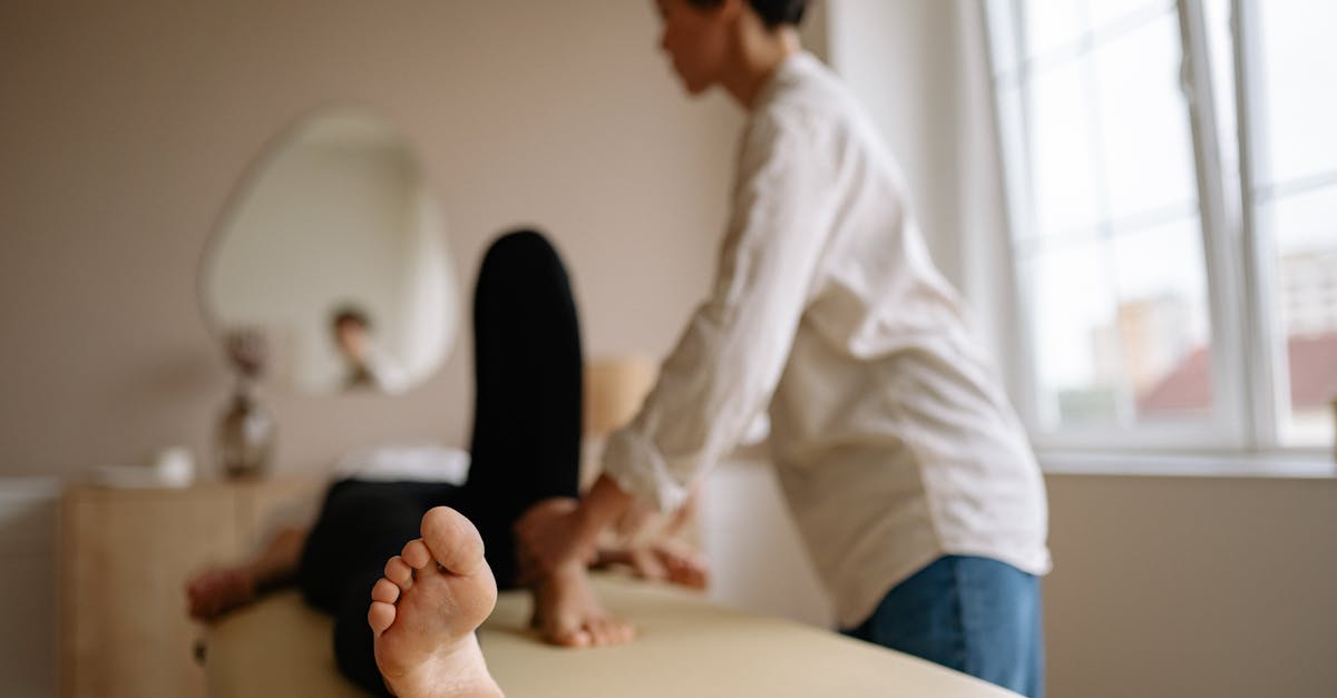 découvrez l'acupression, une méthode de guérison traditionnelle qui utilise des points spécifiques sur le corps pour soulager la douleur, réduire le stress et améliorer le bien-être général. explorez les bienfaits de cette technique douce et apprenez à l'intégrer dans votre routine quotidienne.