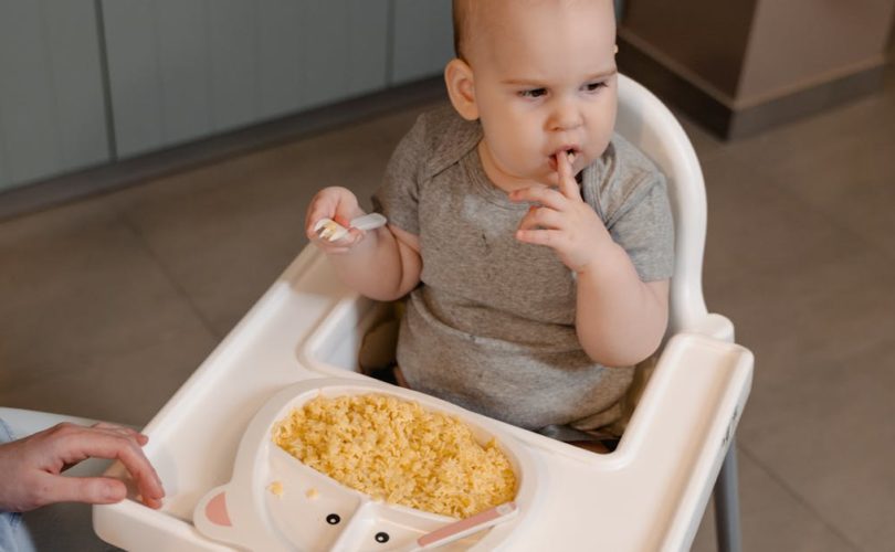 découvrez des conseils essentiels pour assurer la sécurité de votre bébé à la maison et en déplacement. apprenez les meilleures pratiques pour créer un environnement protecteur et tranquille pour votre enfant.