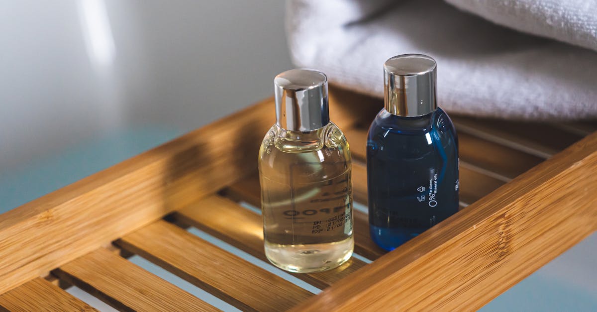 découvrez des astuces pratiques et efficaces pour organiser votre salle de bain. optimisez l'espace, rangez vos produits de beauté et transformez cet espace en un lieu fonctionnel et agréable. inspirez-vous de nos idées de rangement et faites de votre salle de bain un véritable havre de paix.
