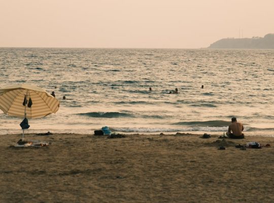 découvrez notre collection de serviettes de plage élégantes et absorbantes, conçues pour vous accompagner lors de vos journées ensoleillées au bord de l'eau. profitez de confort et de style avec nos modèles variés, parfaits pour la plage, la piscine ou un pique-nique.