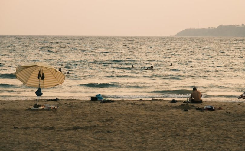 découvrez notre collection de serviettes de plage élégantes et absorbantes, conçues pour vous accompagner lors de vos journées ensoleillées au bord de l'eau. profitez de confort et de style avec nos modèles variés, parfaits pour la plage, la piscine ou un pique-nique.