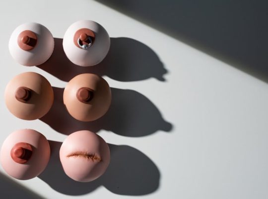 découvrez l'univers des faux piercings ! idéaux pour évoluer sans engagement, nos accessoires imitent à la perfection un look audacieux. pour changer de style en un clin d'œil, explorez notre collection tendance d'oreilles, nez et lèvres. transformez votre apparence sans douleur ni compromis.
