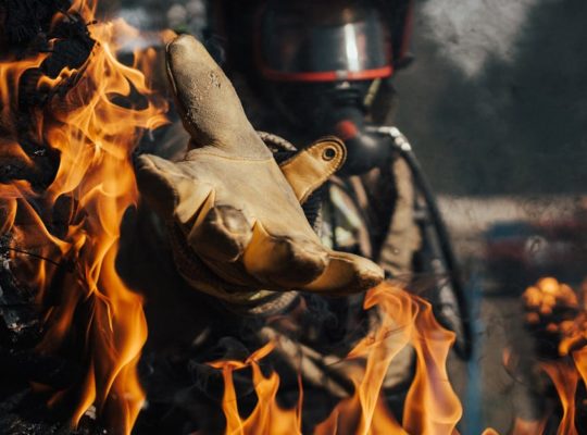 découvrez nos gants chauffants, conçus pour offrir chaleur et confort lors de vos activités en extérieur par temps froid. profitez de technologie avancée et d'un style élégant pour garder vos mains au chaud tout l'hiver.