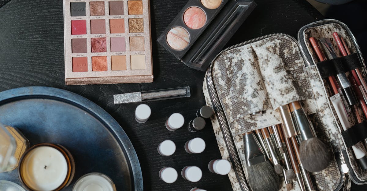 découvrez des astuces et conseils pour organiser votre maquillage de manière efficace. transformez votre routine beauté avec des solutions pratiques pour un espace de travail chic et fonctionnel.