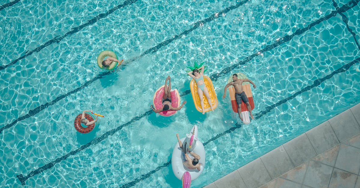 découvrez notre collection de flotteurs de piscine, des accessoires amusants et colorés pour profiter pleinement de vos journées au soleil. parfaits pour la détente ou les jeux aquatiques, nos flotteurs ajoutent une touche de fun à vos vacances estivales!