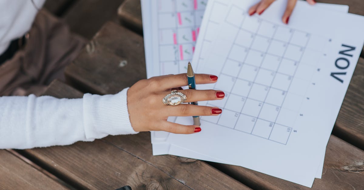 découvrez notre collection unique de bijoux en bois, alliant artisanat traditionnel et design moderne. chaque pièce est conçue avec soin pour sublimer votre élégance tout en respectant l'environnement. portez des accessoires qui racontent une histoire et apportent une touche naturelle à votre style.
