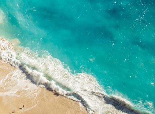 découvrez bali, l’île indonésienne paradisiaque réputée pour ses plages magnifiques, ses rizières verdoyantes, sa culture unique et ses temples majestueux. préparez votre prochain voyage au cœur de bali.