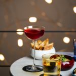 Comment la gastronomie locale inspire les bars à cocktail à Lyon ?