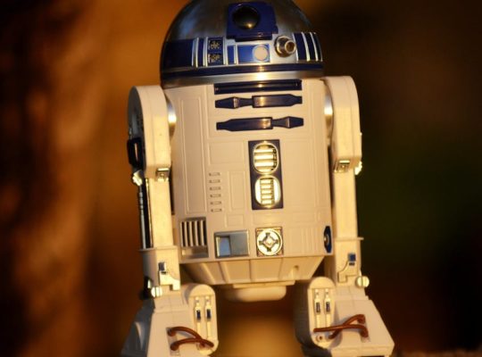 découvrez ce qu'est l'intelligence artificielle, comment elle fonctionne, ses applications dans la vie quotidienne et son impact sur les innovations technologiques.