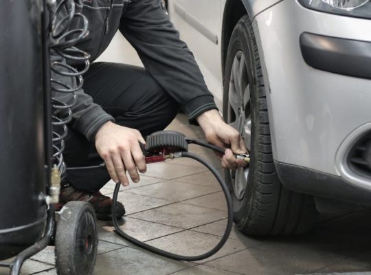 découvrez nos conseils et astuces pour un entretien de véhicule efficace. prolongez la durée de vie de votre voiture grâce à une maintenance régulière et adaptée.
