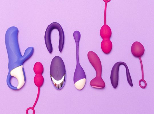 découvrez l'univers des sex toys : conseils, avis et guide d'achat pour choisir les meilleurs accessoires de plaisir et pimenter votre vie intime en toute discrétion.