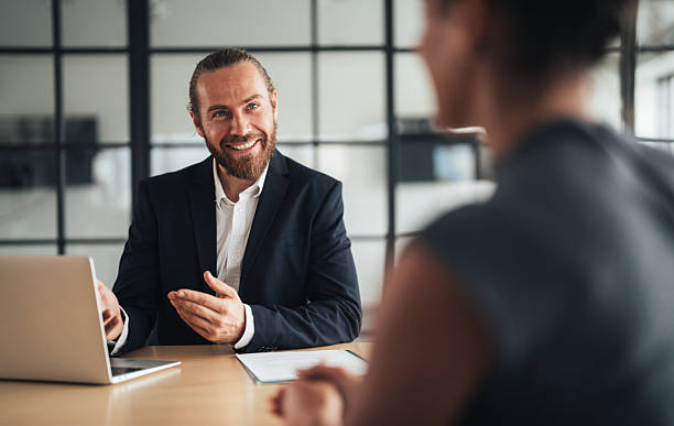 Dans l’univers digital d’aujourd’hui, un Site Internet Artisan Paris performant ne se limite pas à présenter vos services. Il doit également