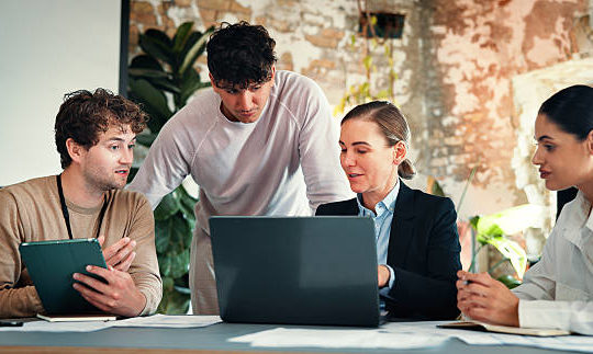 Le premier indicateur clé de performance (KPI) pour un Site Internet Artisan Paris est le trafic global. En effet, connaître le nombre