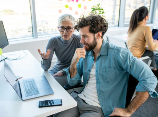 Créer un Site Internet Artisan Paris sans stratégie claire constitue l’erreur la plus répandue. En effet, beaucoup d’artisans