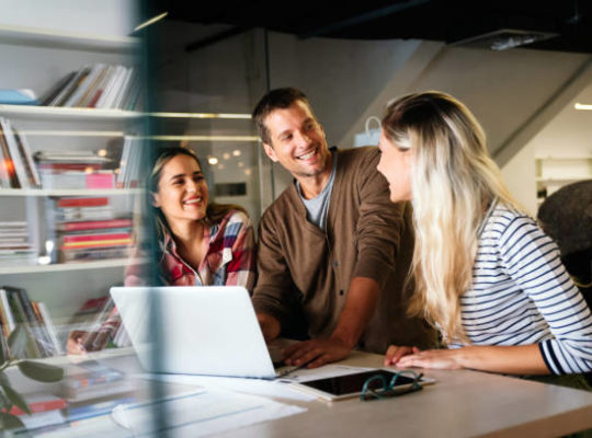 Avant de commencer la production, il est essentiel de clarifier la finalité de votre projet audiovisuel. En effet, une Vidéo entreprise Lyon