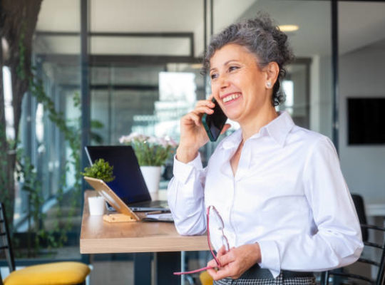 Une Vidéo entreprise Lyon doit immédiatement capter l’attention avec une introduction dynamique qui présente l’entreprise,