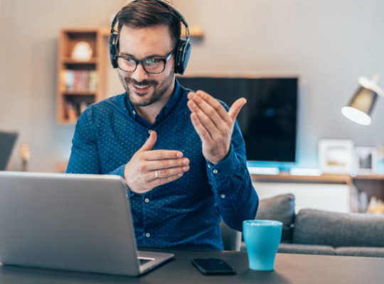 Grâce à une stratégie de SEO restaurant Lyon, il est possible d’encourager les clients satisfaits à laisser des avis positifs sur Google