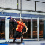Comment adapter une construction court de padel dans une région très venteuse ?