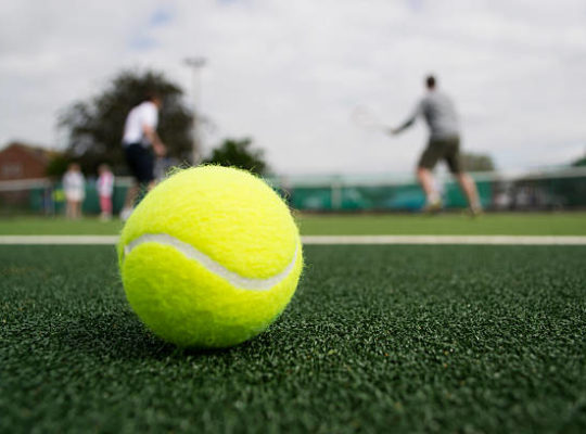 construction court de tennis en gazon synthétique à Angers