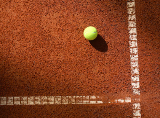 construction court de tennis en terre battue à Paris